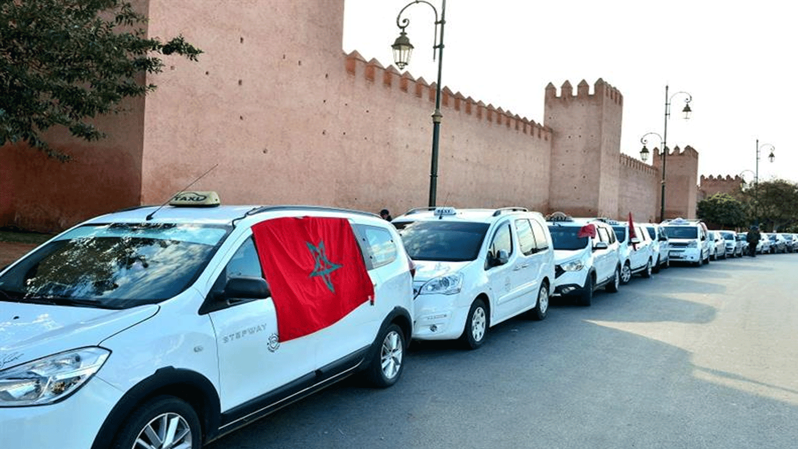سائقو سيارات الأجرة المغاربة يشاركون في إضراب احتجاجي على تصاعد أسعار الوقود في العاصمة الرباط. 7\ آذار مارس 2022