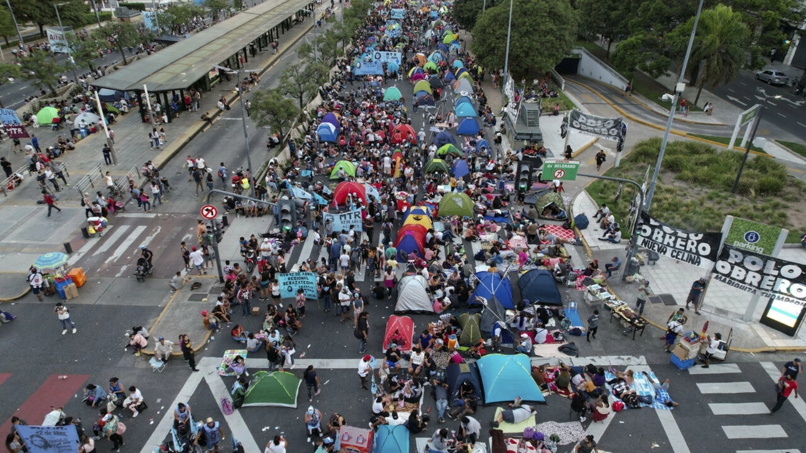 تظاهرات لمجموعات يسارية احتجاجاً على الاتفاق بين الحكومة الأرجنتينية وصندوق النقد الدولي في 15 مارس 2022 في بوينوس أيريس