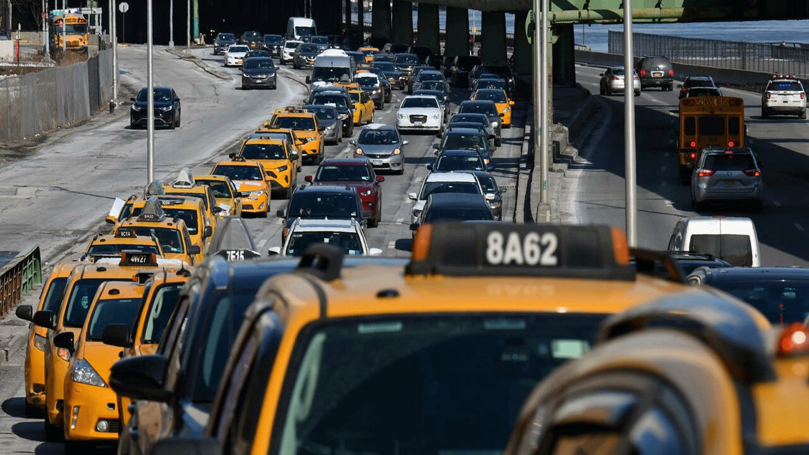 سيارات الأجرة الصفراء تصطف في نيويورك. صورة التُقِطَت في 10 شباط\فبراير 2021