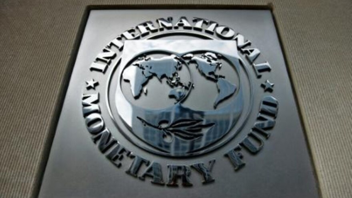 شعار صندوق النقد الدولي في واشنطن بتاريخ 30 يونيو 2015