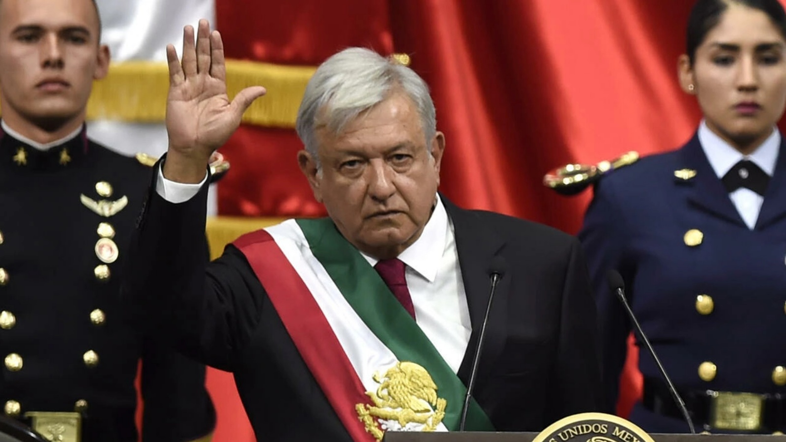 رئيس المكسيك أندريس مانويل لوبيز أوبرادور يؤدي اليمين الدستورية