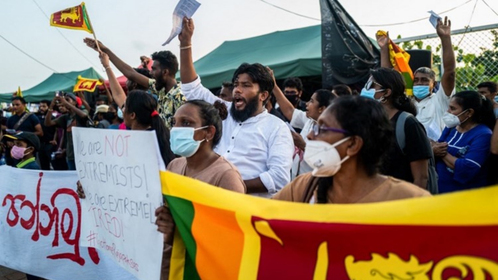 متظاهرون في سريلانكا يطالبون باستقالة رئيس الوزراء