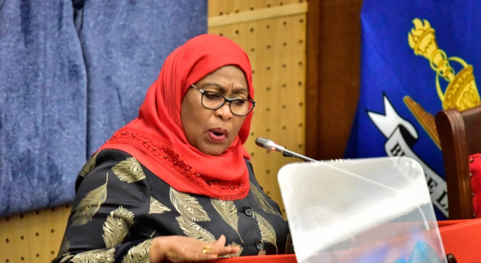 رئيسة تنزانيا الجديدة سامية صولوحو حسن تخاطب الجمعية الوطنية في البرلمان في دودوما، تنزانيا، في 22 أبريل 2021.