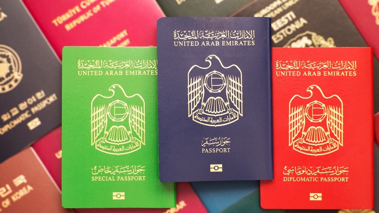صورة من الأرشيف لجوازات السفر الإماراتية
