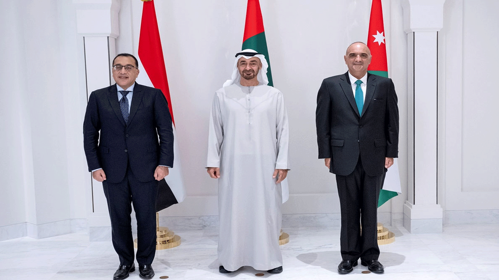 رئيس الامارات يتوسط رئيسي وزراء مصر والأردن - بترا 