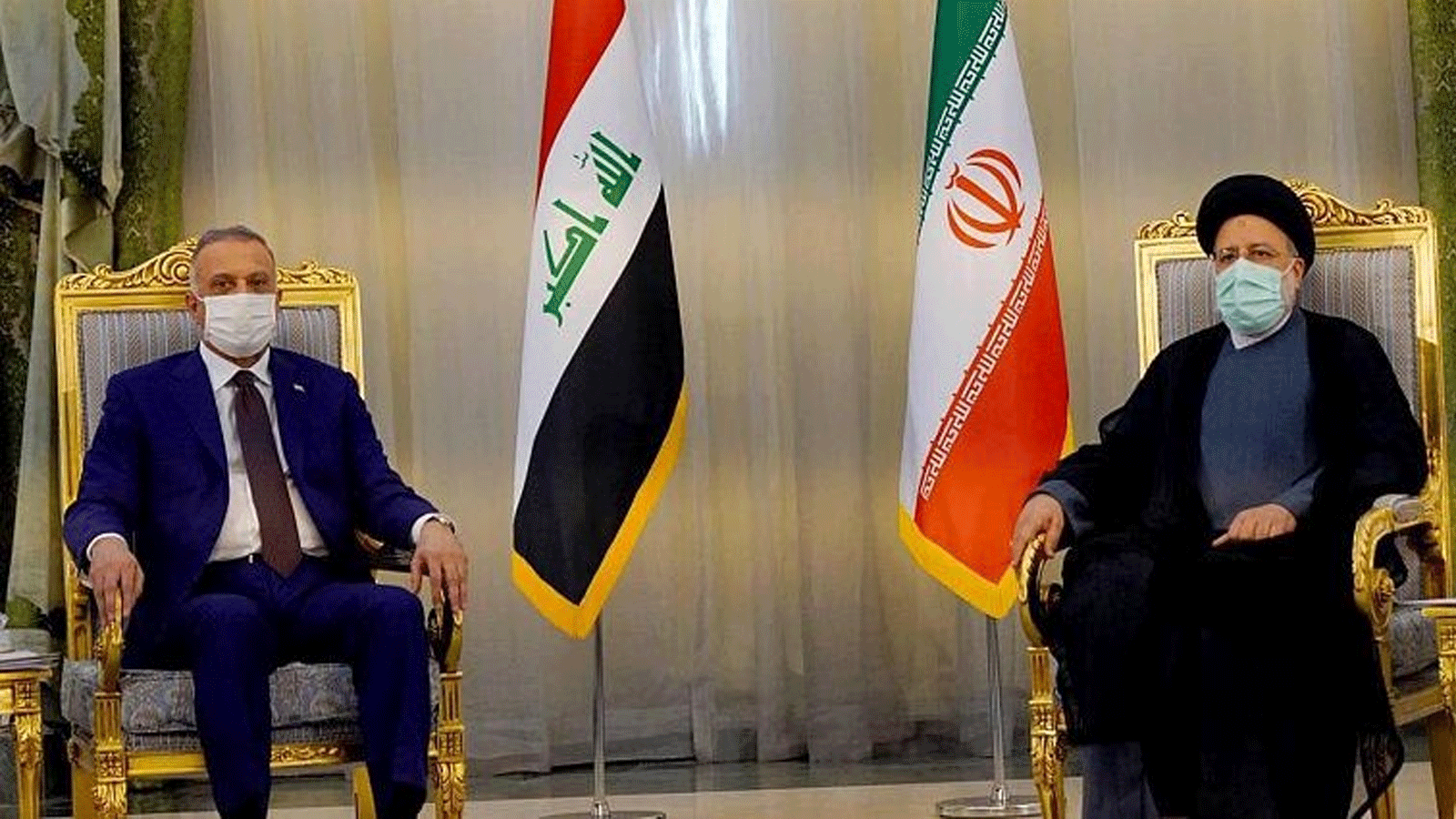 الكاظمي مجتمعاً بالرئيس الإيراني إبراهيم رئيسي في طهران خلال زيارته لها منتصف ايلول سبتمبر 2021 (مكتبه)