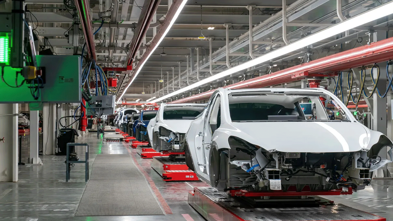 صورة لمصنع سيارات تيسلا