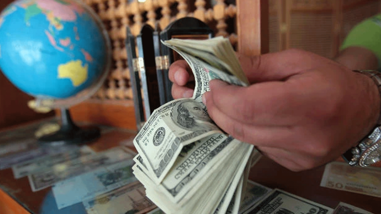  ارتفاع سعر الدولار يؤثر على عمل المجموعات متعددة الجنسيات