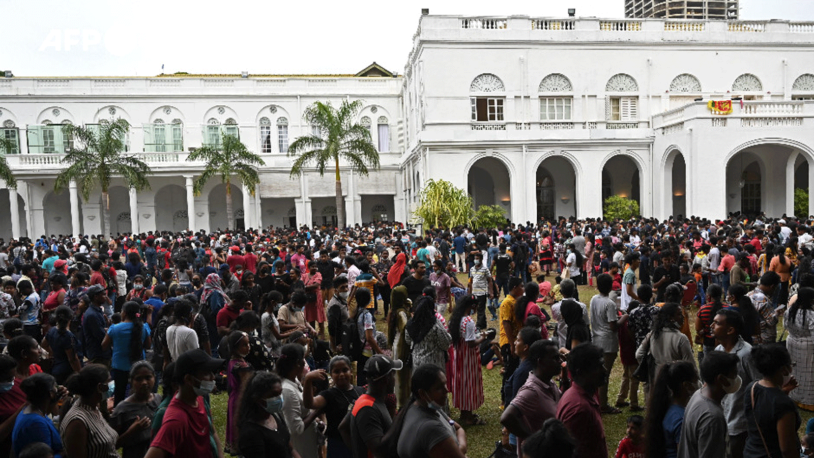 المحتجون يحتلون القصر الرئاسي في سريلانكا