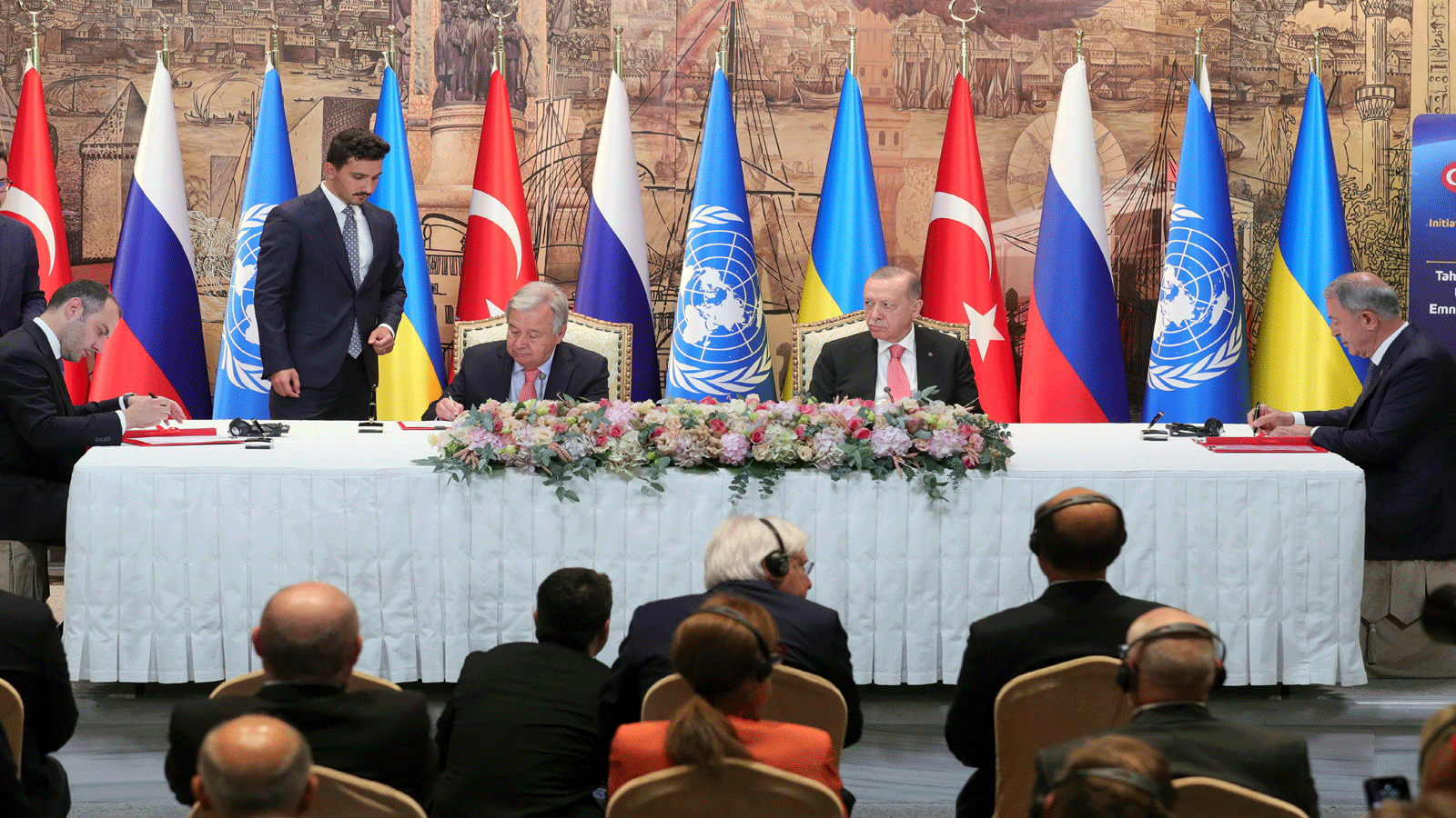 صورة خلال توقيع اتفاقية اسطنبول بشأن تصدير الحبوب الأوكرانية والروسية نشرتها صفحة الرئيس التركي رجب طيب إردوغان. 22 تموز\ يوليو 2022