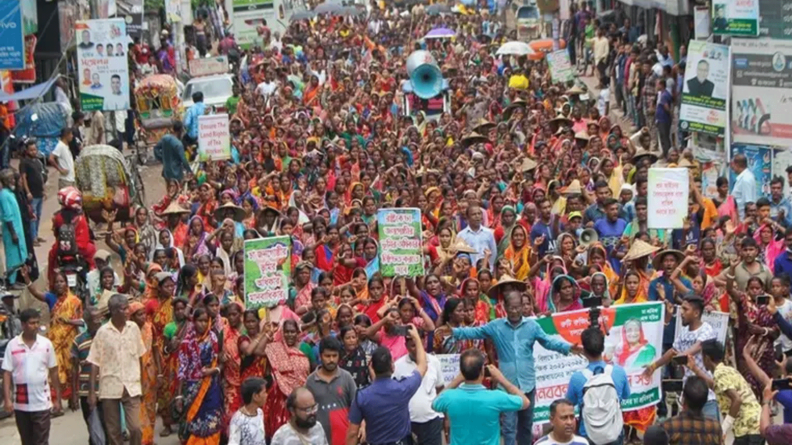 عمال حديقة الشاي البنغلاديشيون يتظاهرون في سريمنغال في 13 آب\أغسطس 2022.