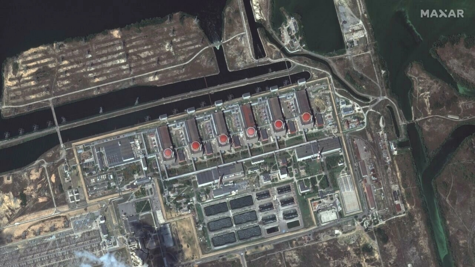صورة أقمار صناعية لمحطة الطاقة النووية زابوريجيا في منطقة إنرهودار التي تسيطر عليها روسيا في شرق أوكرانيا ، وزعتها شركة Maxar Technologies ونشرت في 19 أغسطس 2022.