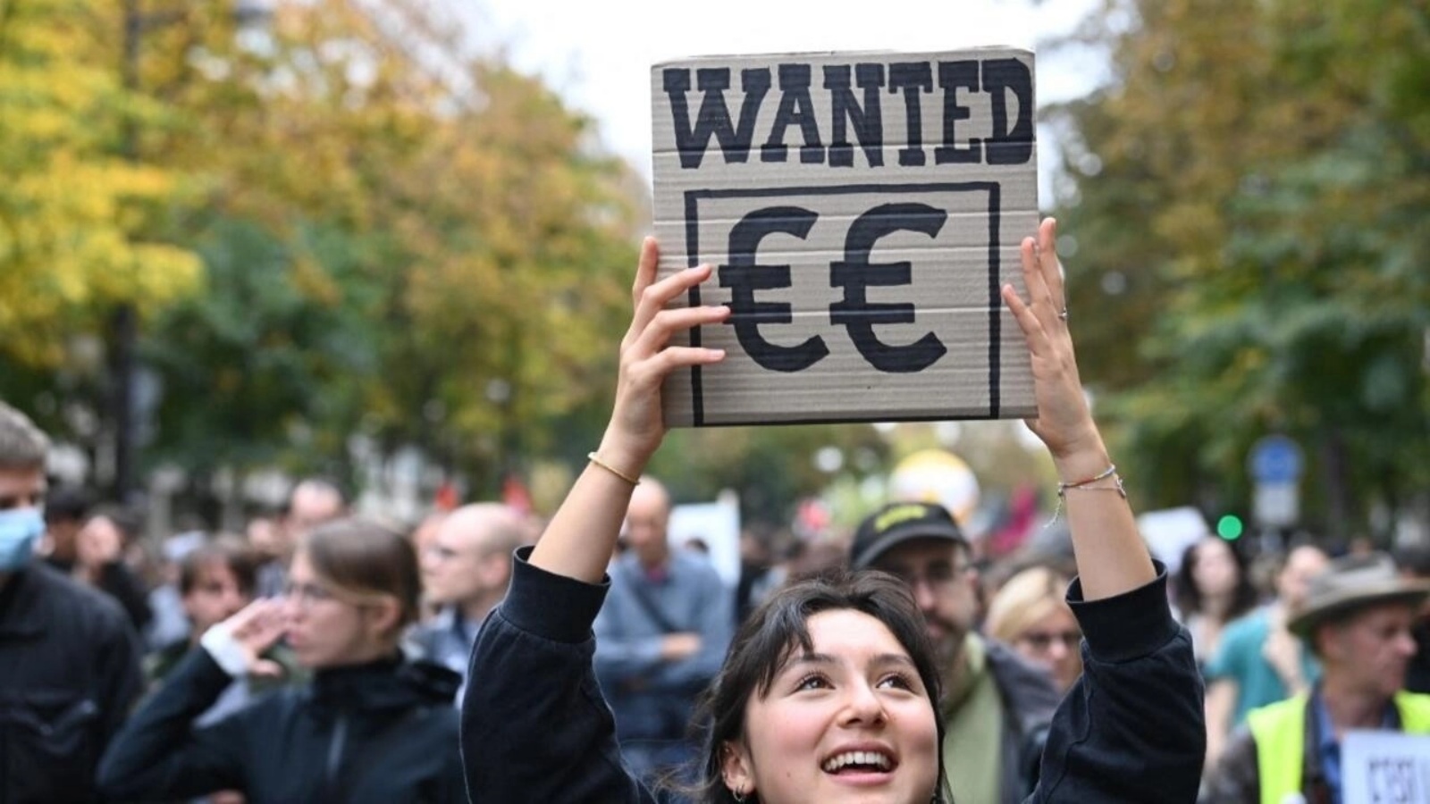 في ظل ارتفاع معدلات التضخم، المتظاهرون في باريس يطالبون برفع الأجور، 18 أكتوبر 2022