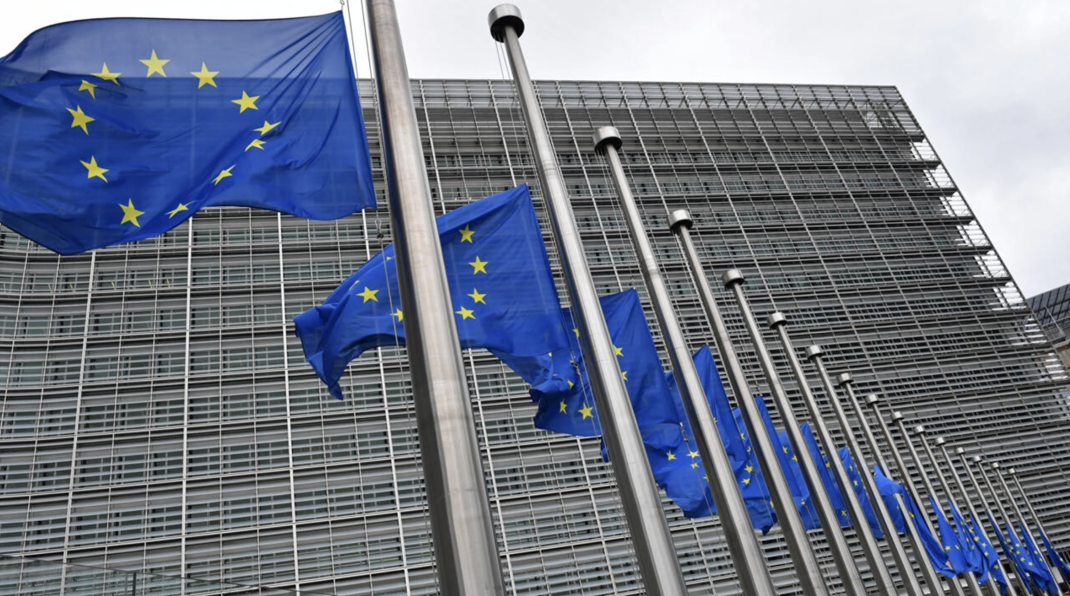 علم الاتحاد الاوروبي في مقر الاتحاد في بروكسل في التاسع من ايلول/سبتمبر 2022