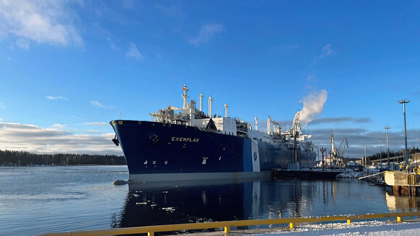وصول سفينة Excelerate FSRU Exemplar التي تُشكِّل وحدة عائمة لاستقبال الغاز المسال إلى فنلندا(Excelerate Energy)