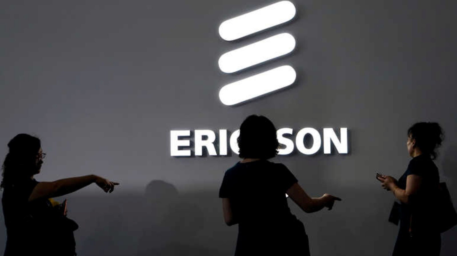 شعار شركة إريكسون السويدية العملاقة للاتصالات