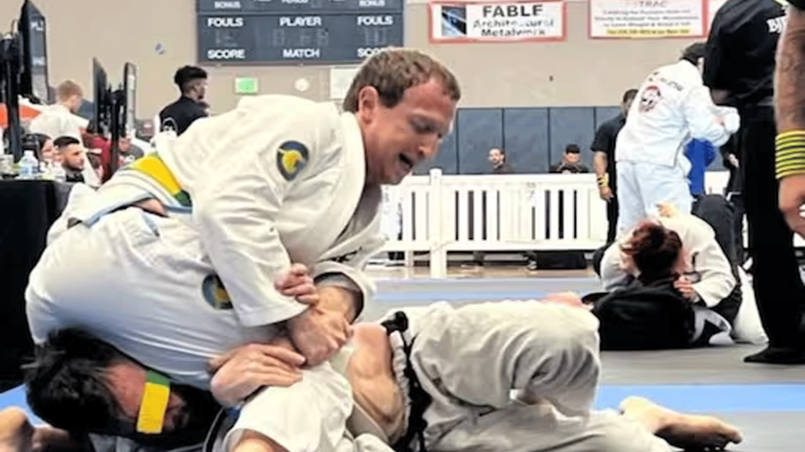 إحدى اللقطات التي نشرها مارك زاكربرغ على فيسبوك وإنستغرام خلال منافسته في مباراة  جوجيتسو