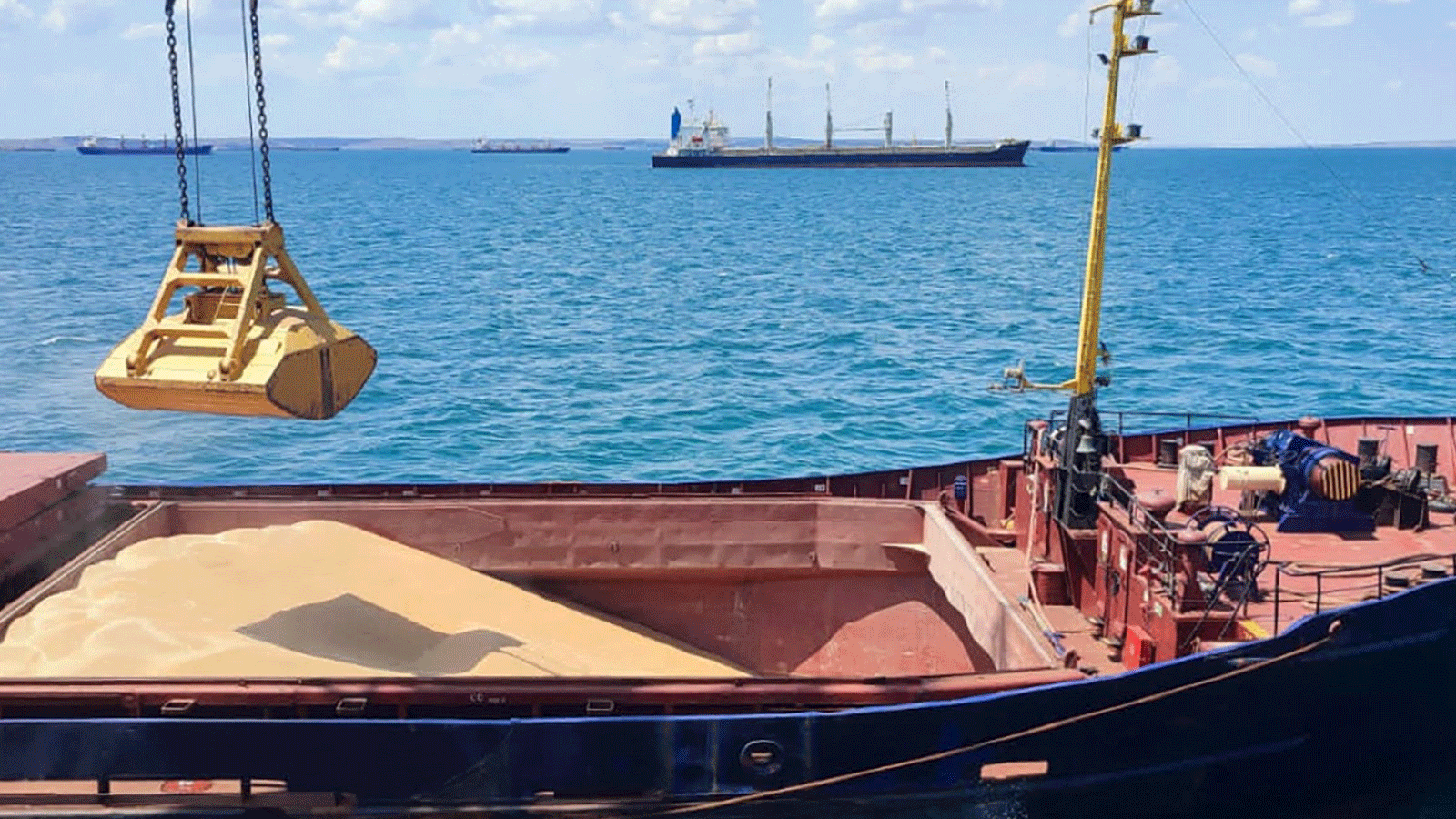 تحميل الحبوب على متن سفينة شحن في ميناء آزوف البحري، منطقة روستوف، روسيا، 22 تموز\ يوليو 2023