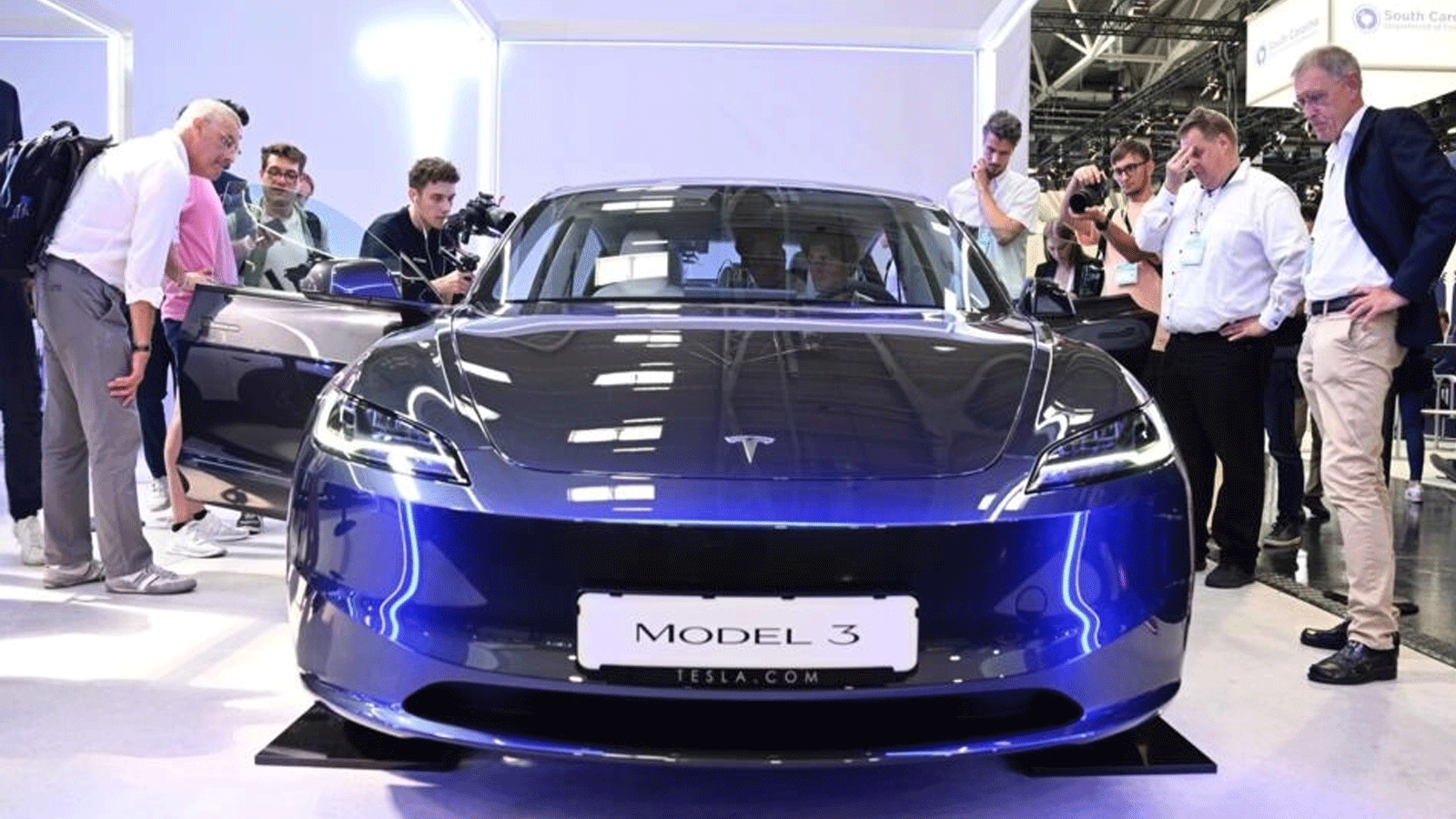 Tesla تستعرض طرازها 3 المحدَّث مع عودتها إلى معرض IAA لأول مرة منذ عقد من الزمن