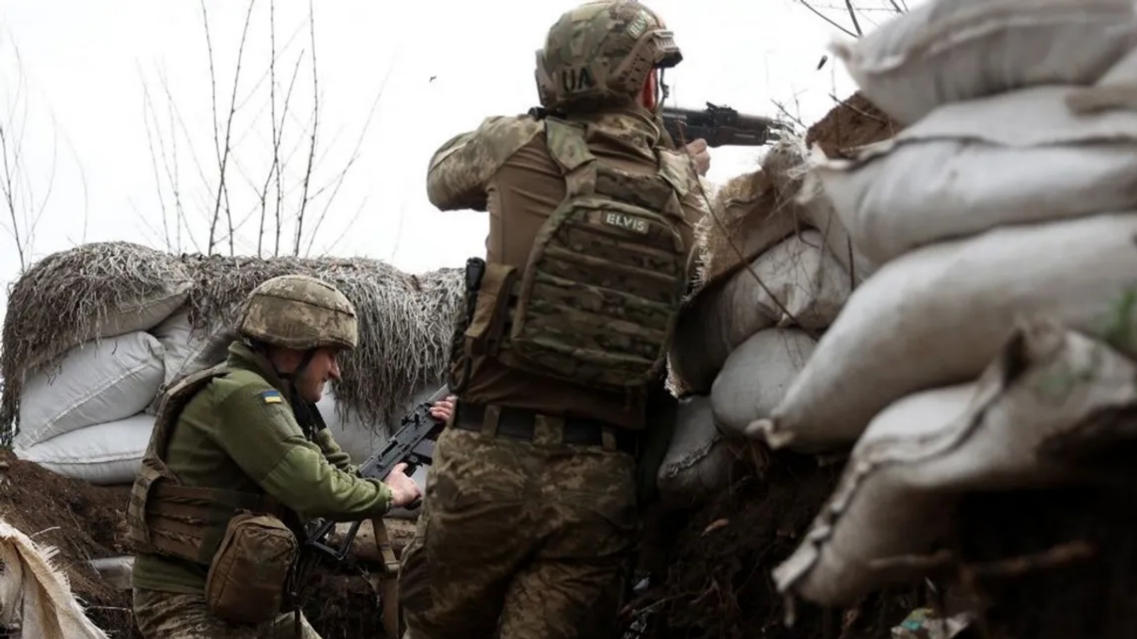 جنود أوكرانيون على جبهة لوغانسك في دونباس