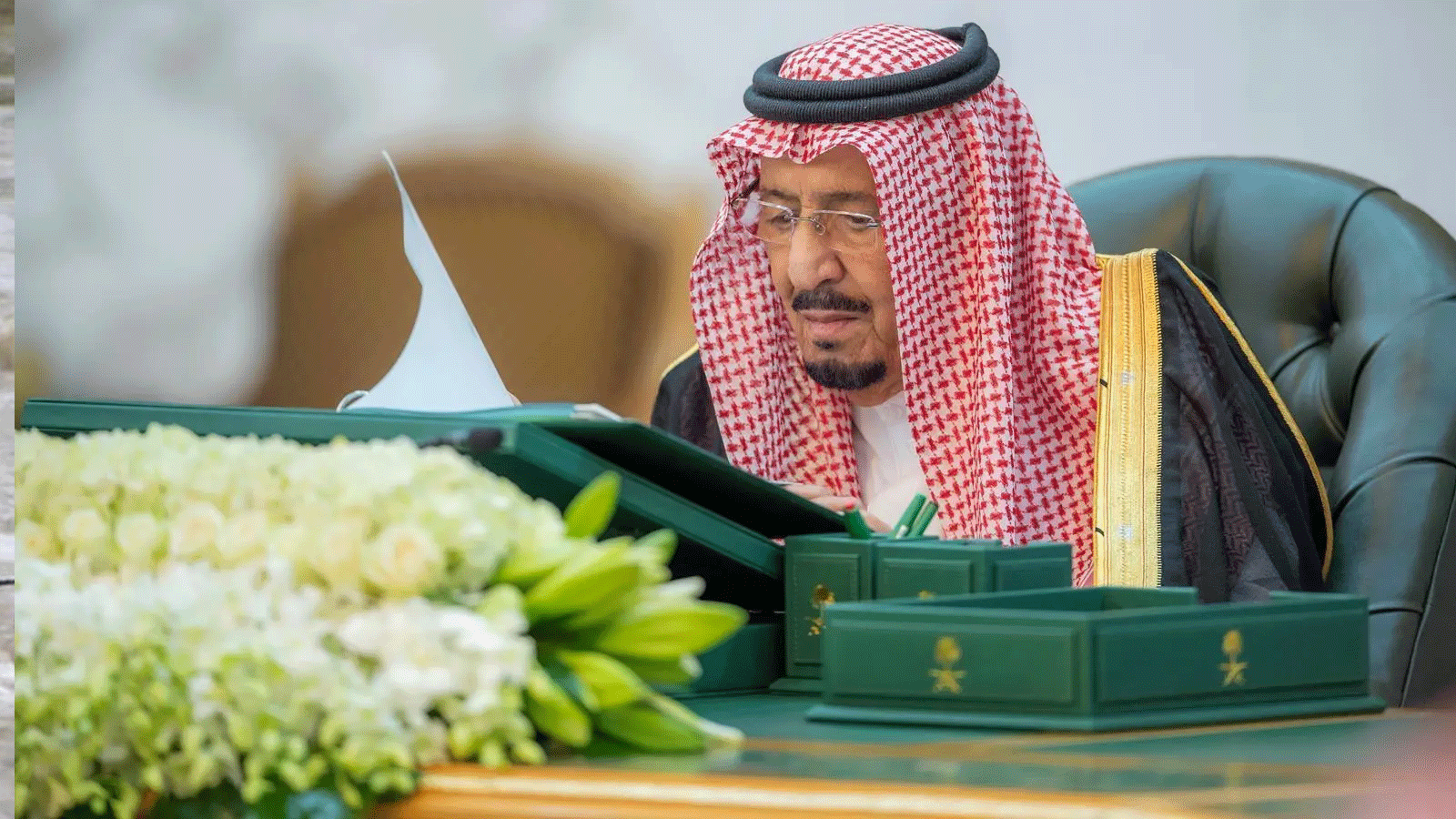 صورة أرشيفية للملك سلمان بن عبد العزيز مترئسًا مجلس الوزراء السعودي(واس)