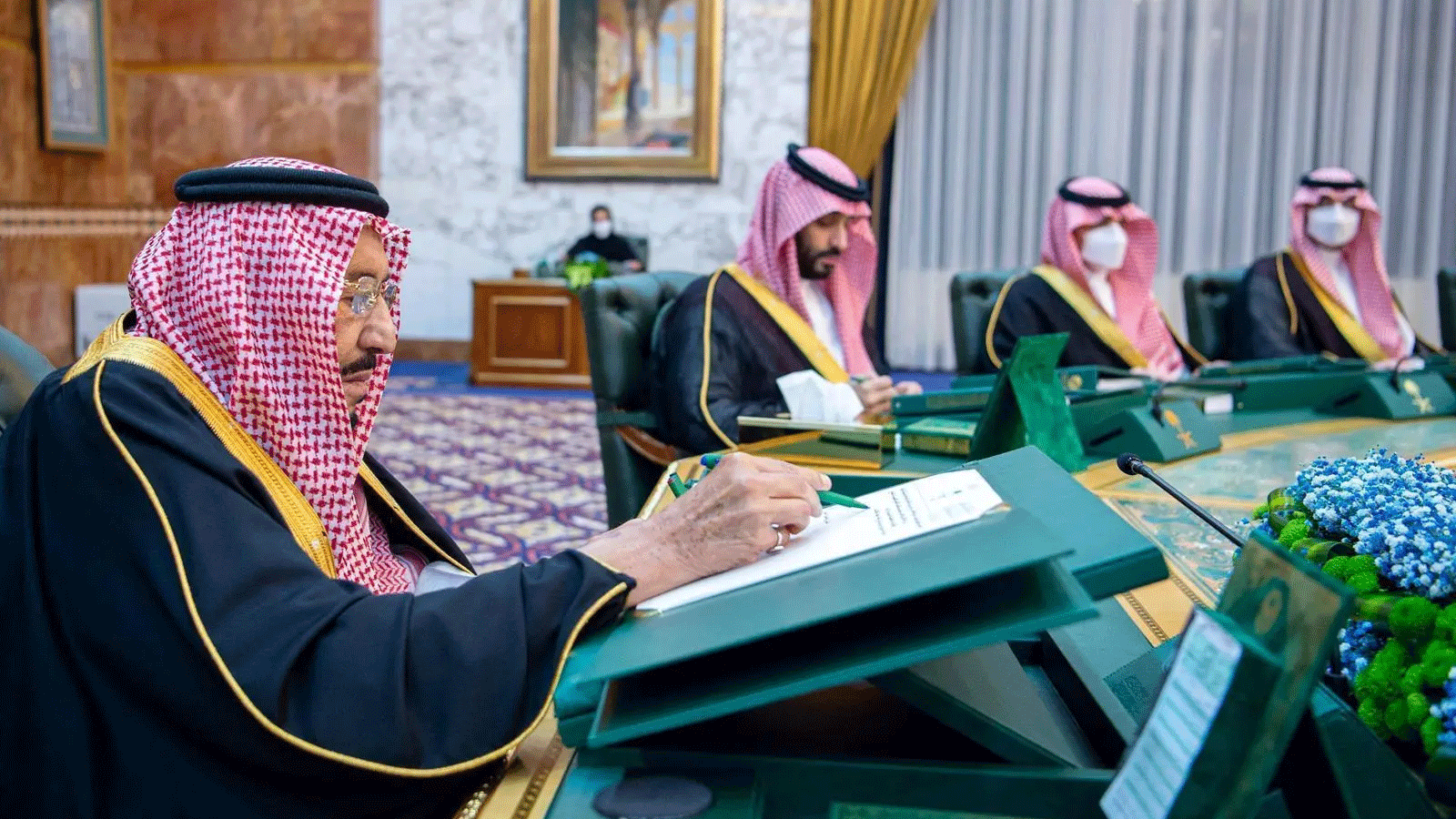 لقطة تجمع الملك السعودي سلمان بن عبد العزيز وولي العهد الأمير محمد بن سلمان خلال جلسة اقرار الموازنة لعام 2024(واس)