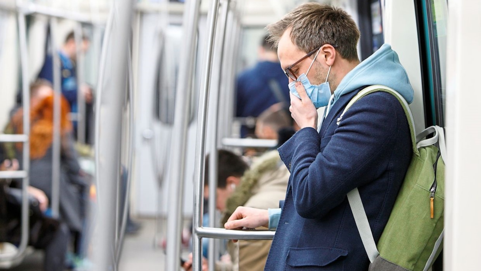 الأطباء يصفون السعال المزمن بأنه أحد أعراض مرض كوفيد الطويل الأمد