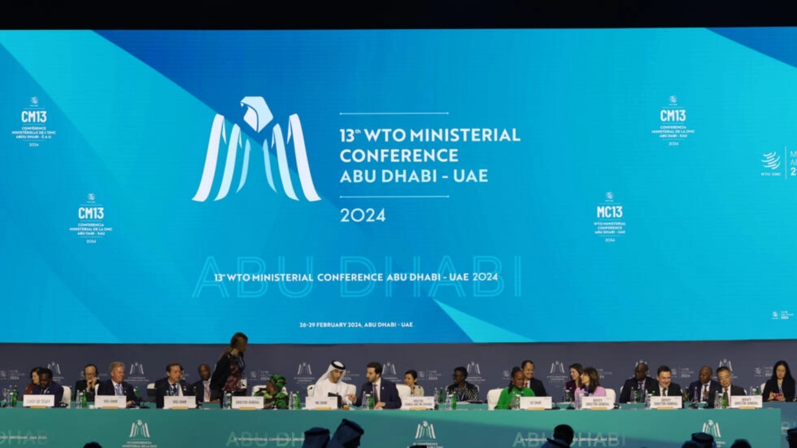 مندوبون من دول عدة يحضرون المؤتمر الوزاري الثالث عشر لمنظمة التجارة العالمية في أبوظبي في 26 شباط (فبراير) 2024 
