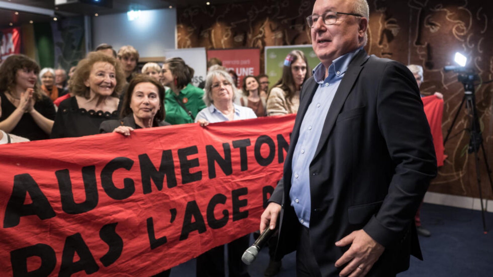 بيير إيف ميلارد (ديموقراطي)، رئيس اتحاد النقابات العمالية السويسرية، في 3 آذار (مارس) 2024 في برن 