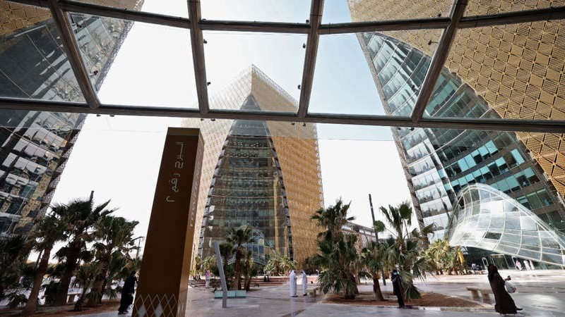منظر عام يظهر مباني المكاتب في مدينة الرياض الرقمية