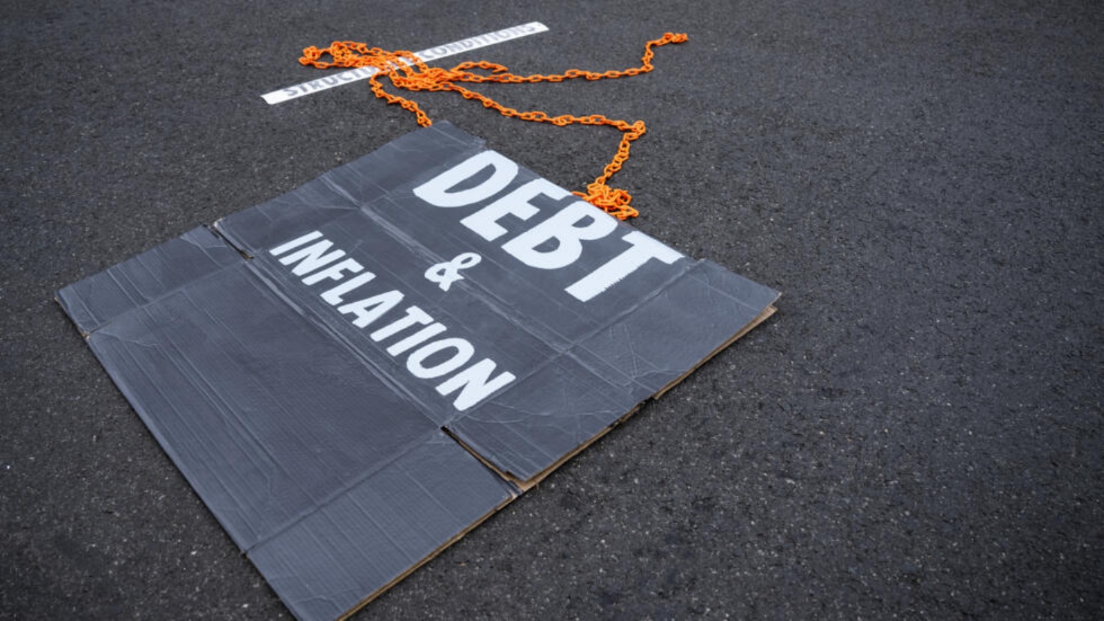جانب من احتجاجات خلال اجتماعات الربيع لصندوق النقد الدولي والبنك الدولي في واشنطن في 19 نيسان (أبريل) 2024 