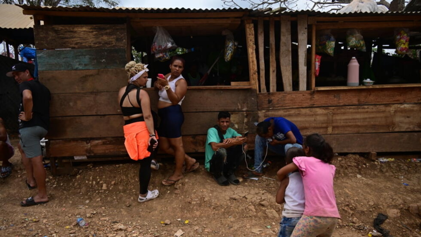 أشخاص في مركز استقبال مهاجرين في منطقة دارين في ينما في 11 آذار (مارس) 2024 