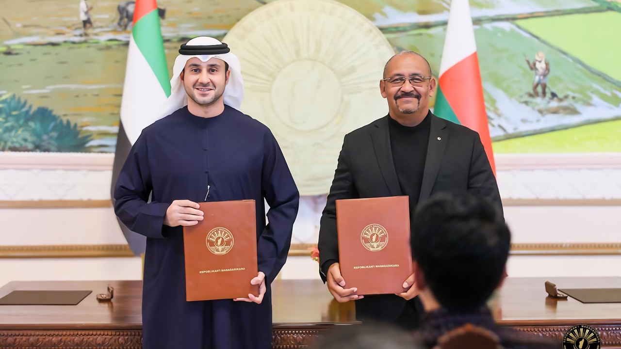 جانب من توقيع الاتفاقية الملغاشية - الاماراتية لبناء محطة طاقة شمسية