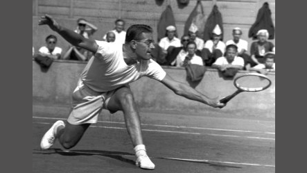 ياروسلاف دروبني: بطل التنس المنفي الذي صنع التاريخ بقميص عربي