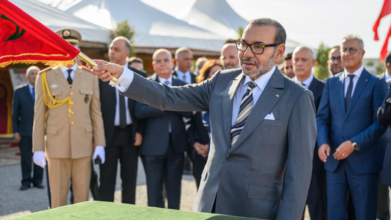 عاهل المغرب يطلق مشاريع سكك حديد مهيكلة في الدار البيضاء الكبرى