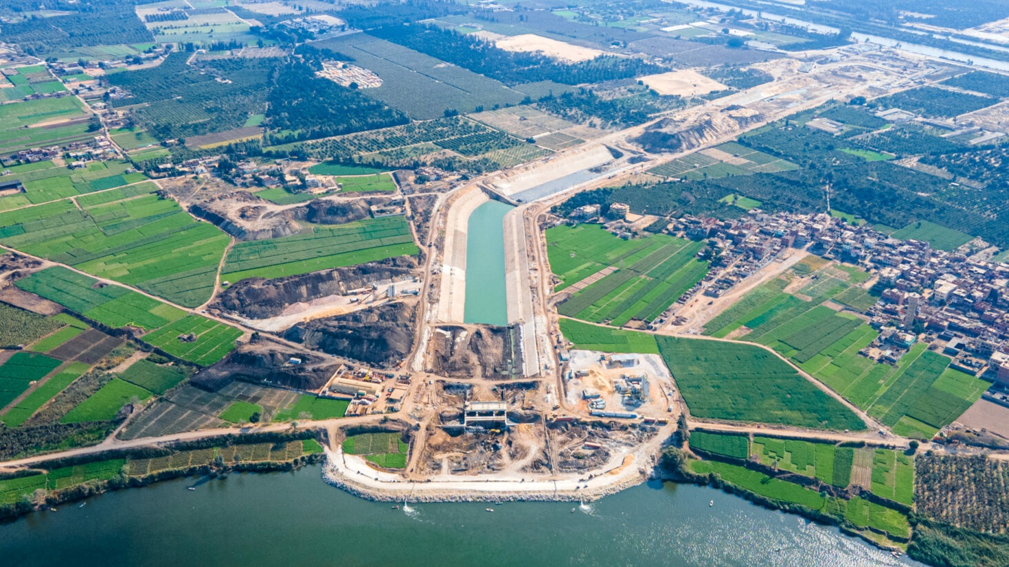 مصر تطلق مشروع القرن.. نهر صناعي هو الأطول في العالم