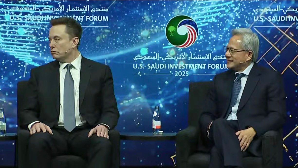 مدير إنفيديا جينسن هوانغ وإيلون ماسك في منتدى الاستثمار الأمريكي-السعودي 2025