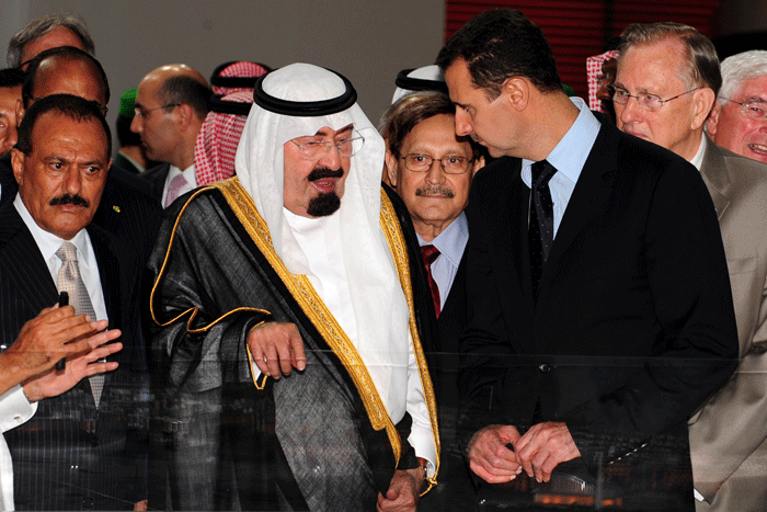 العاهل السعودي يتحدّث الى الرئيس السوري في حفل افتتاح جامعة العلوم والتقنيّة.(أ ف ب)