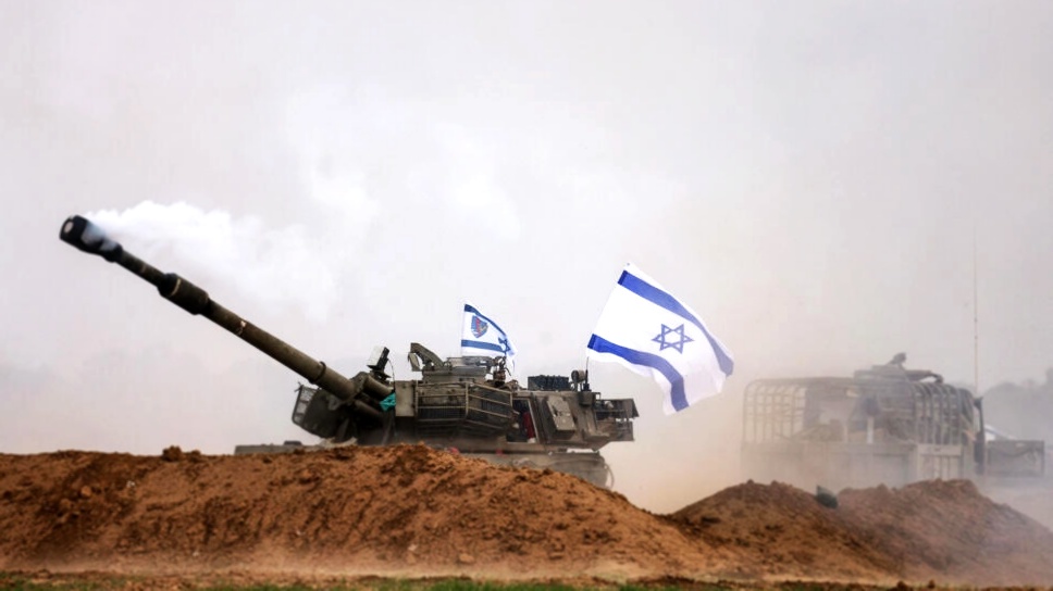 تواصل إسرائيل قصف قطاع غزة بالمدافع الثقيلة. أ ف ب