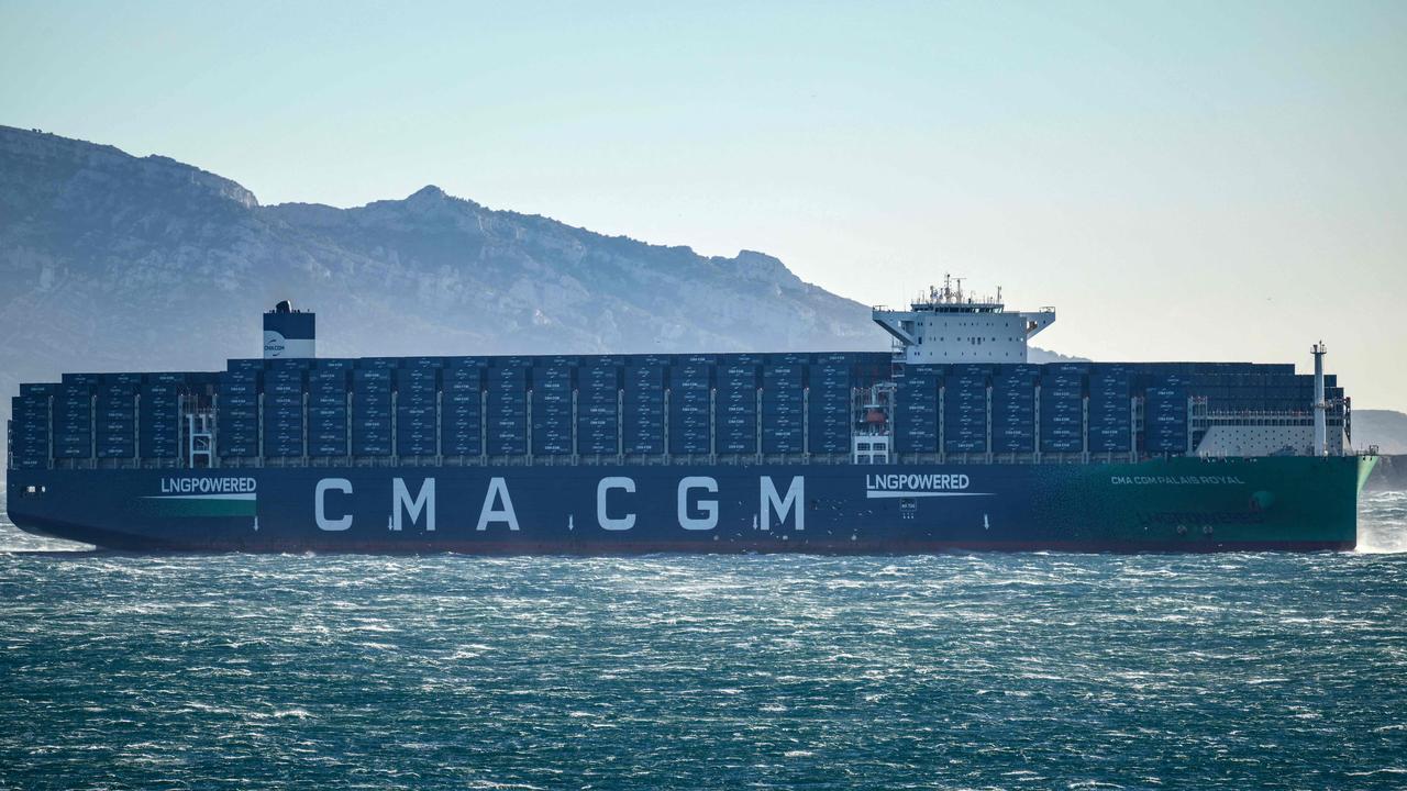شركة الشحن الفرنسية العملاقة CMA CGM قررت تعليق عبور سفن الحاويات عبر البحر الأحمر جراء هجمات الحوثيين. أ ف ب