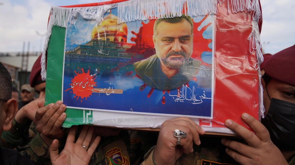 مراسم تشييع القيادي في الحرس الثوري رضى موسوي في مدينة النجف في العراق. أ ف ب 