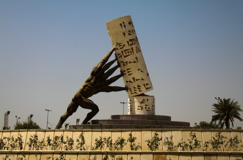 نصب إنقاذ الثقافة العراقية للفنان والنحات العراقي محمد غني حكمت
