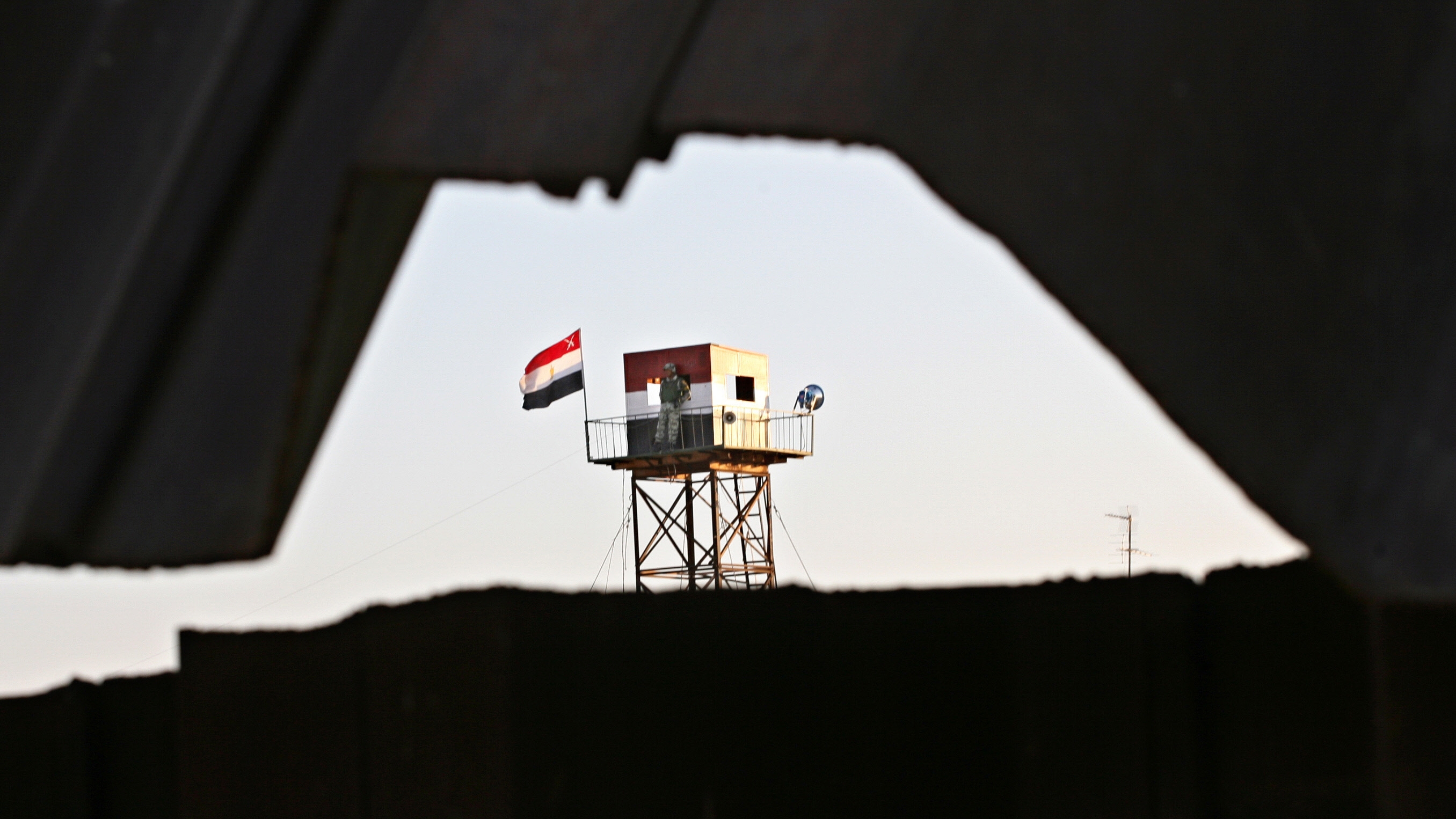 نقطة مراقبة على الحدود بين مصر وغزة