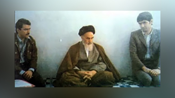 لقاء الخميني مع مسعود رجوي وموسى خياباني في قم بتاريخ 26 نيسان (أبريل) 1979