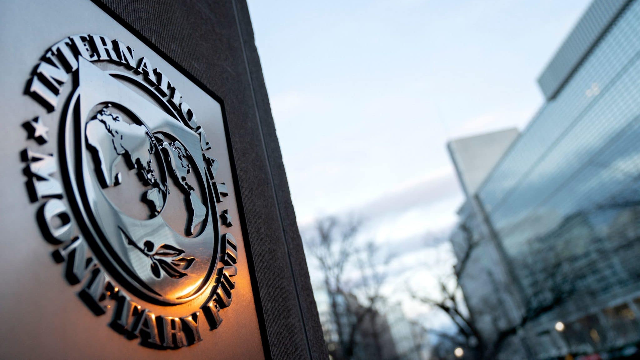 رفضت تونس شروط صندوق النقد الدولي بالسيطرة على أجور القطاع العام والحد من دعم أسعار المواد الأساسية