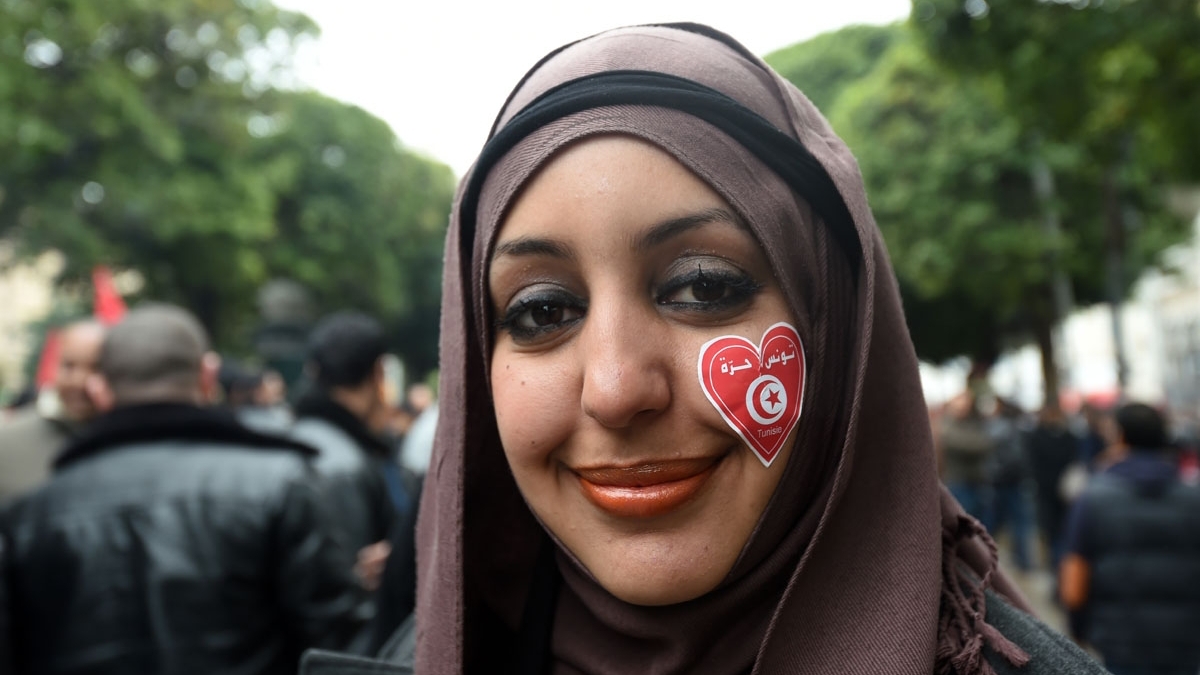 متظاهرة في تونس في 21 شباط (فبراير) 2015
