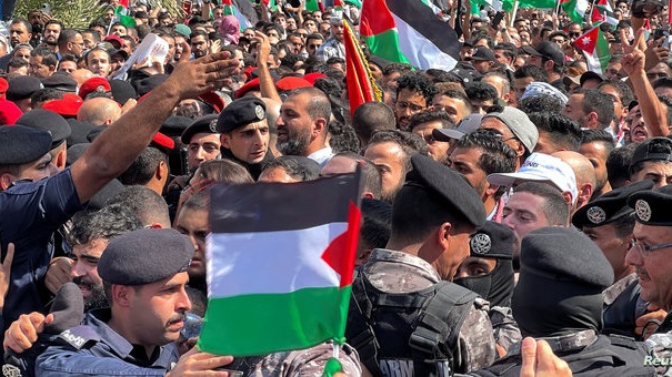 واحدة من المظاهرات في عمان دعما لغزة 