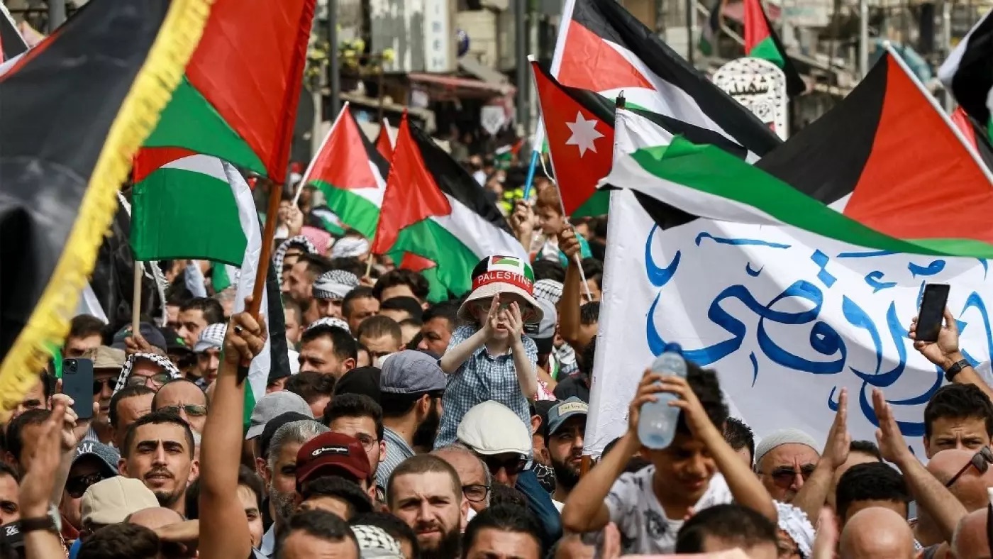 يقف الأردن حكماً وشعباً في طليعة المدافعين عن فلسطين وقضيتها وعن المطالب الملحة للشعب الفلسطيني