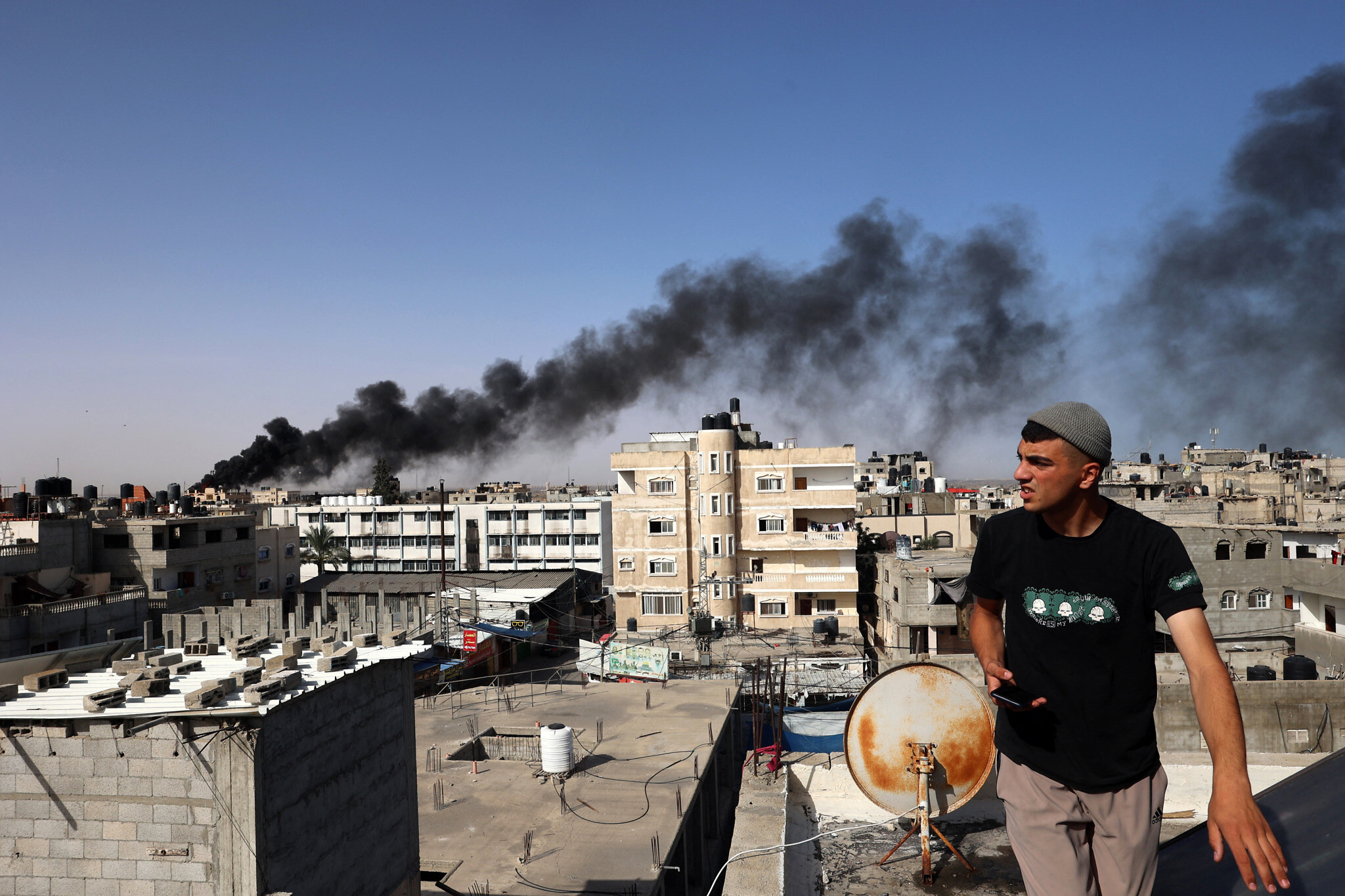 حريق في رفح بعد غارة إسرائيلية