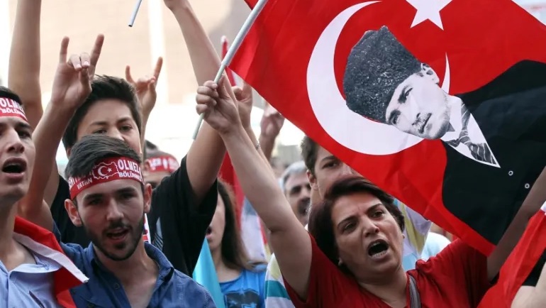 ما زالت تركيا تعاني من تعدّد الولاءات القبلية والطائفية والدينية وحتى المناطقية